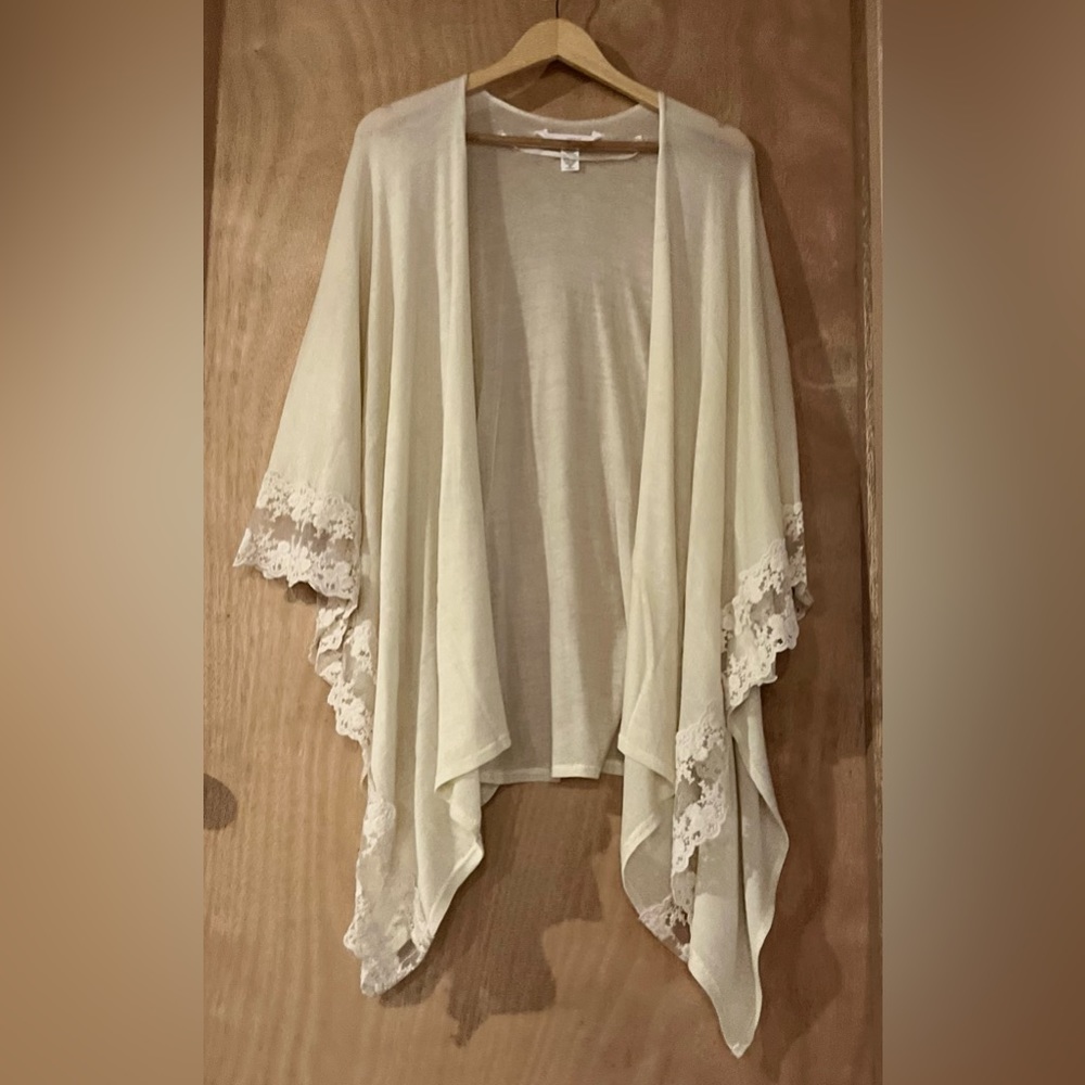(LC) Lauren Conrad’s lace-trimmed Ruana